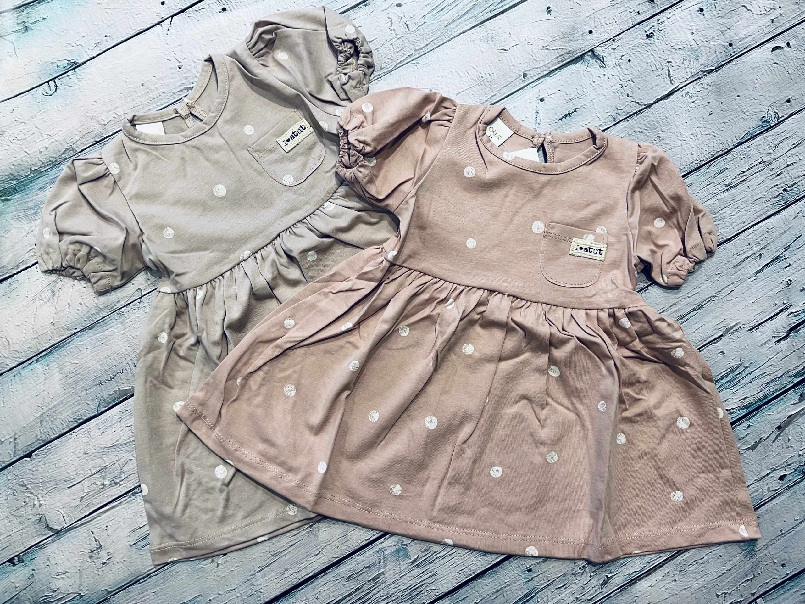 Sukienka krótki rękaw groszki od Atut / 2 kolory