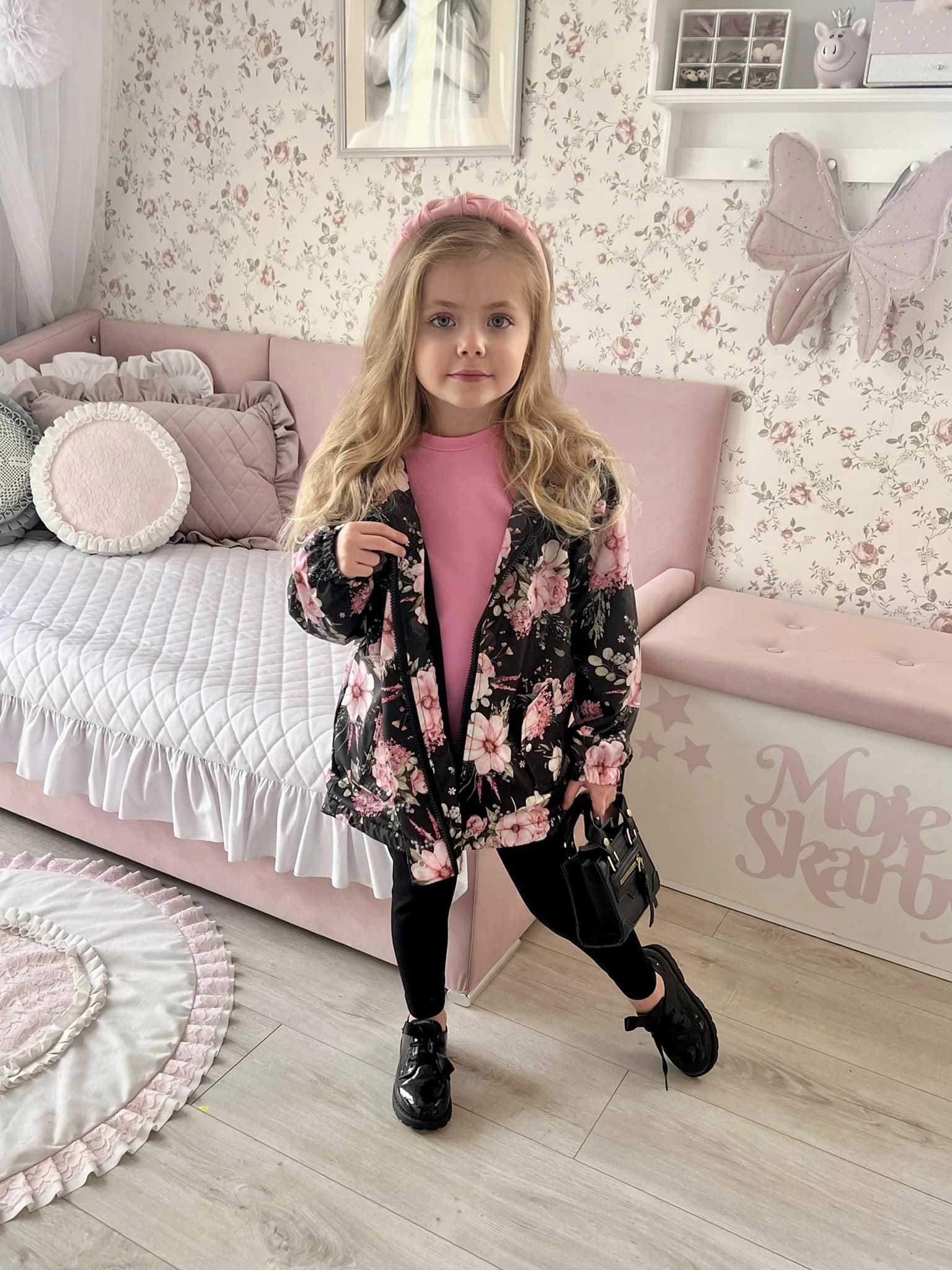 Kurtka Wiosenna Kwiaty na Czerni Haydi